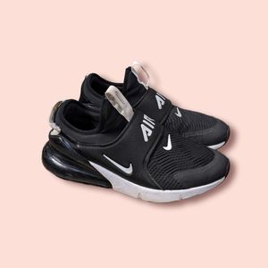 Nike Air 270 slip on black white 7Y Women's 8  EUC